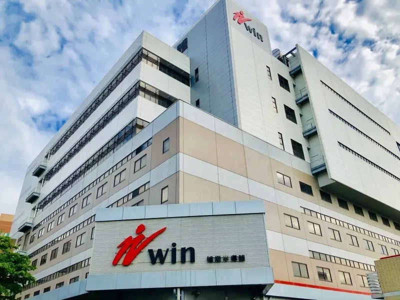 萬傳媒快訊：穩懋去年Q4獲利季增逾十倍