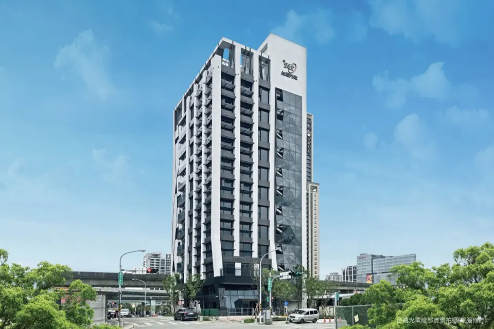 萬傳媒快訊：房市高溫，代銷雙雄股價創新高