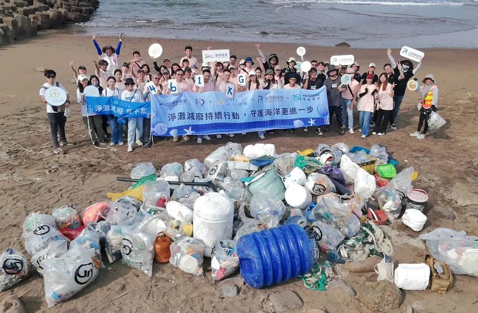 給海抱抱 十年雲豹集團攜手淨灘清除461公斤海洋廢棄物